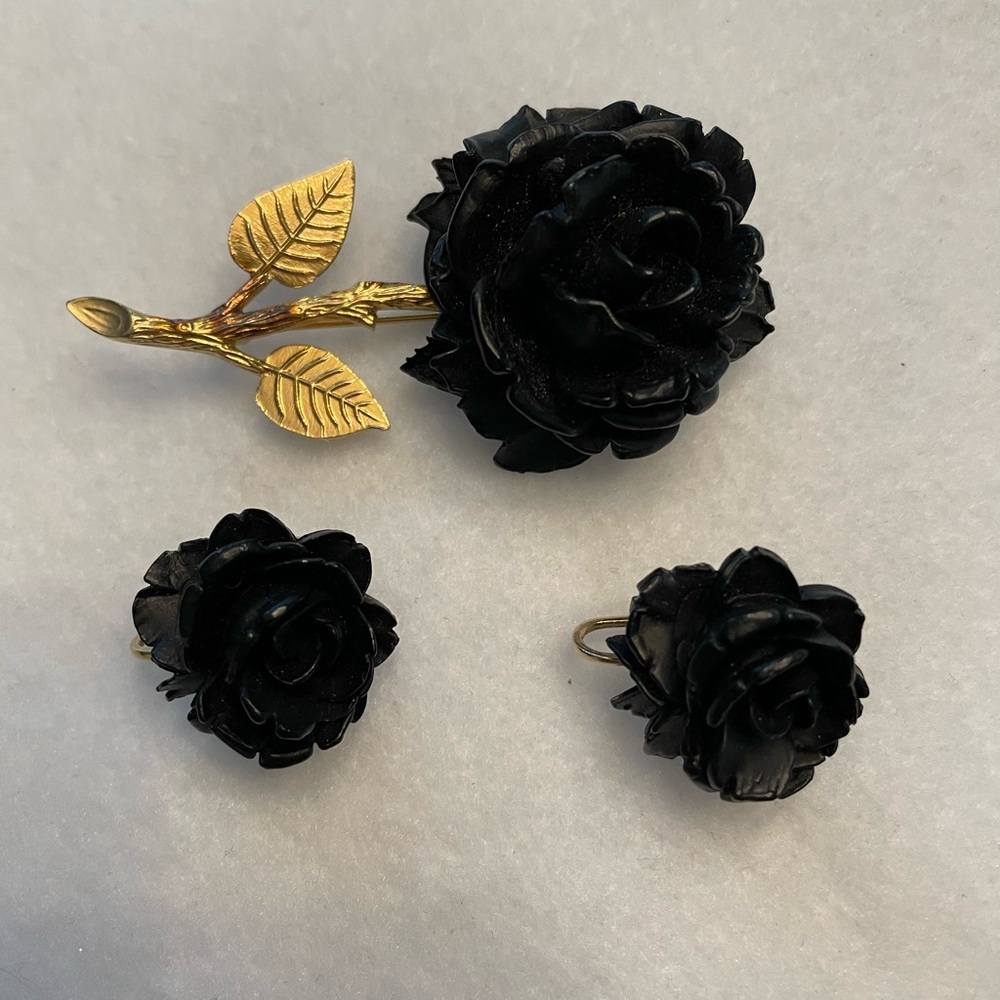 Vintage black rose brooch with matching clip on earrings. PB